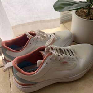 Vans Ultrarange Ultracush Exo White - Womens 8.5/Mens 7